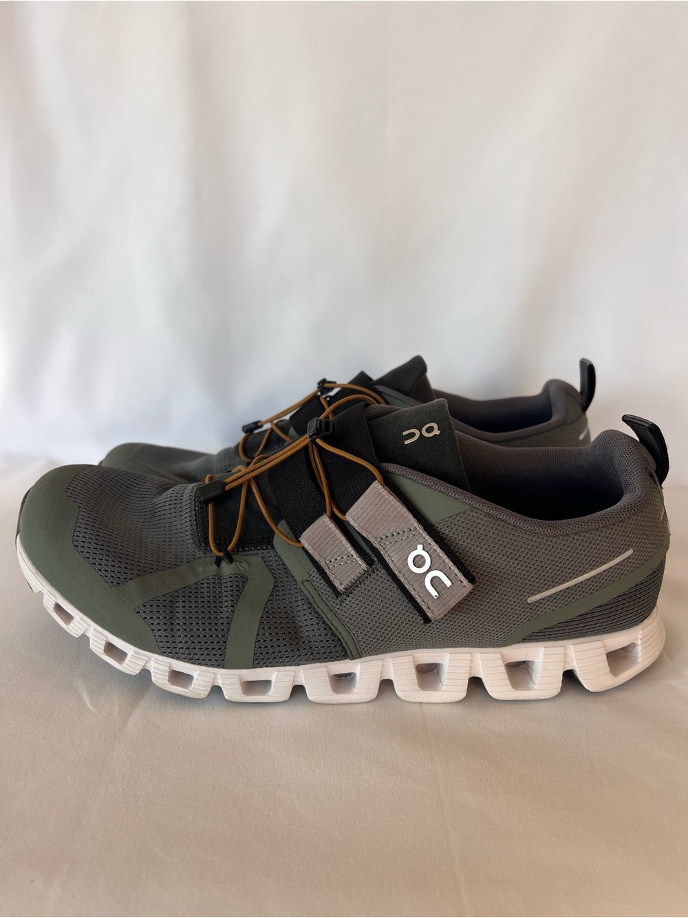 Men’s On Running Cloudrunner Olive Green & Gray Athletic Shoes size 10